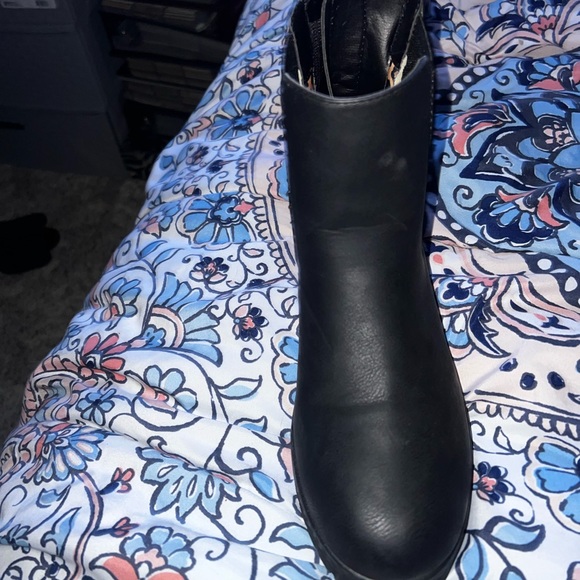 Boots - Picture 2 of 4